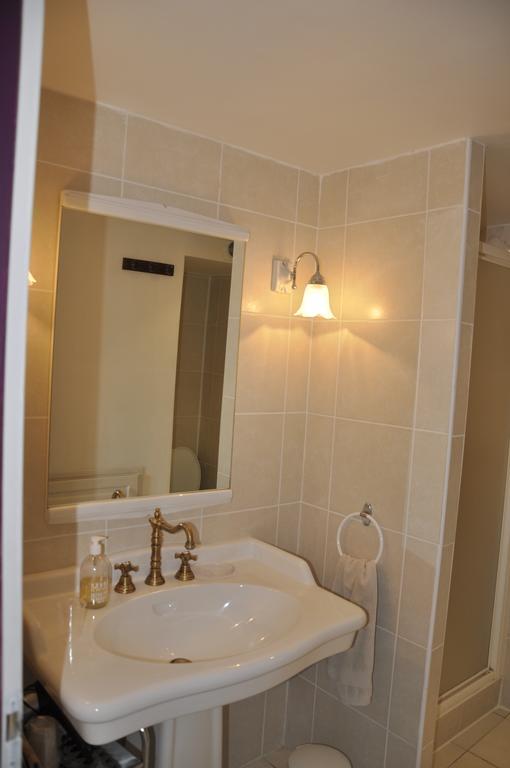 Les Cigales Bed and Breakfast Charols Eksteriør billede