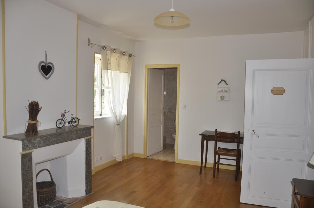 Les Cigales Bed and Breakfast Charols Eksteriør billede