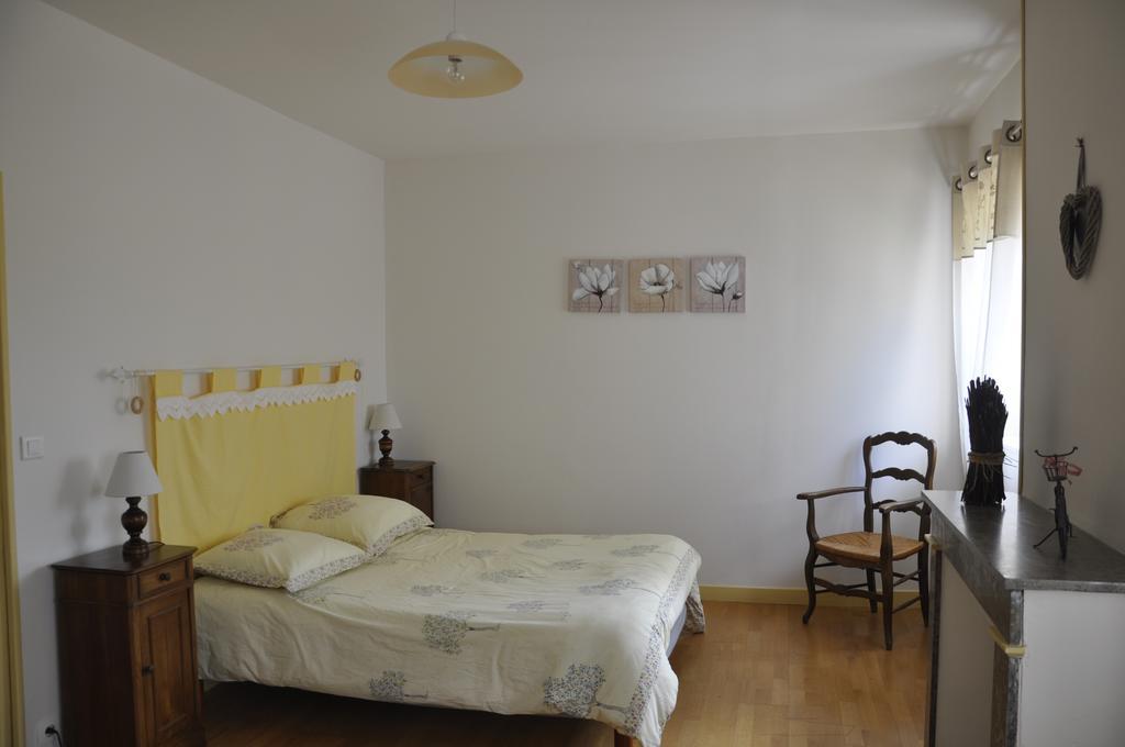 Les Cigales Bed and Breakfast Charols Eksteriør billede
