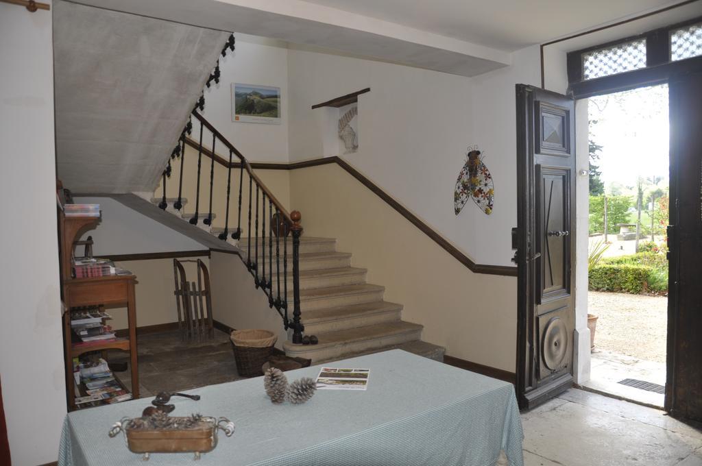 Les Cigales Bed and Breakfast Charols Eksteriør billede