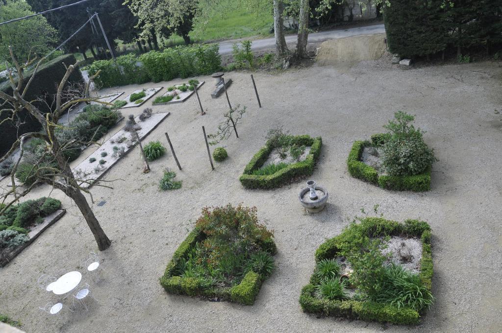 Les Cigales Bed and Breakfast Charols Eksteriør billede